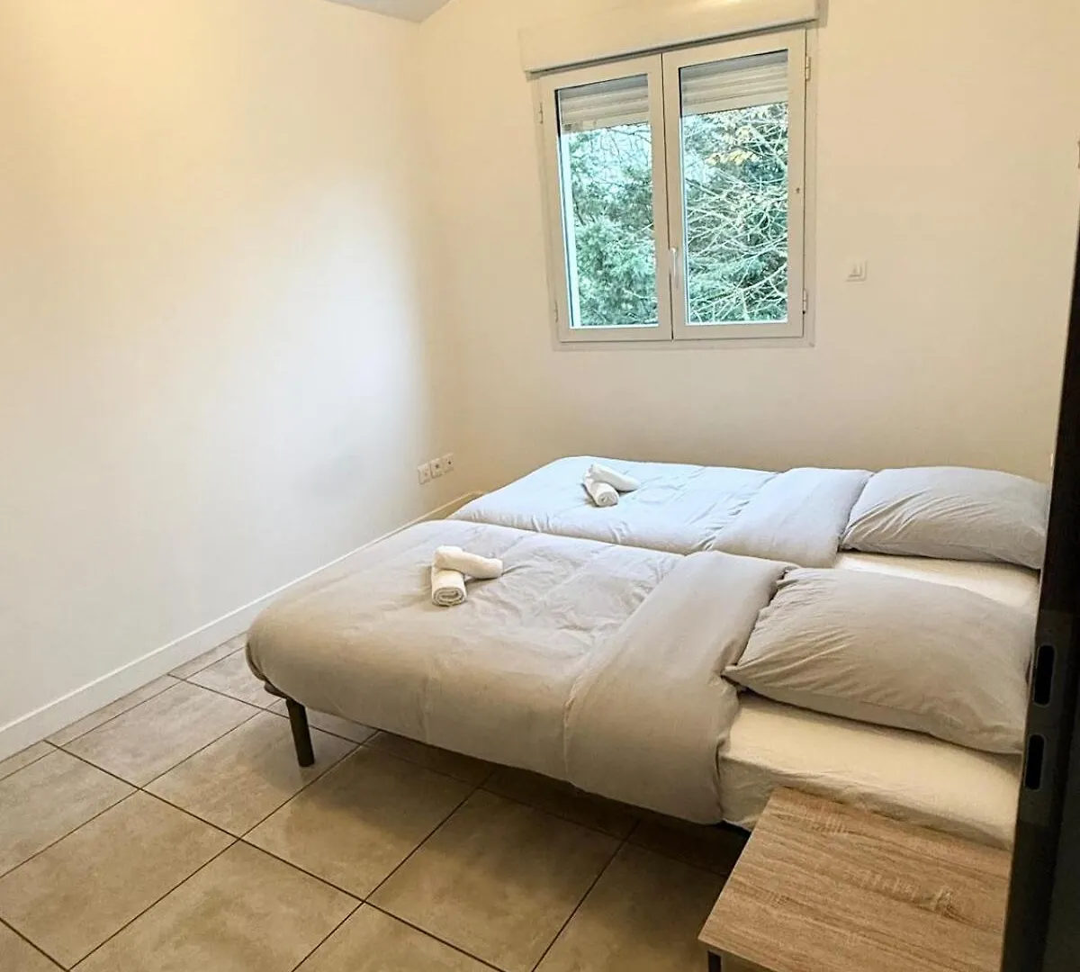 T2 Etage Lumineux A Leyment Apartment France