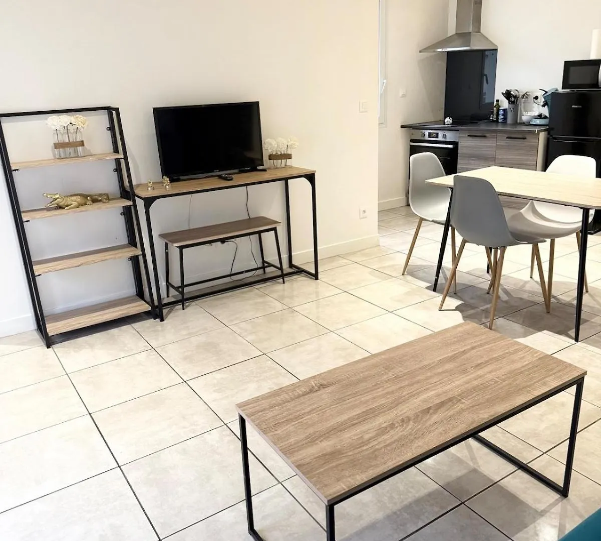 T2 Etage Lumineux A Leyment Apartment
