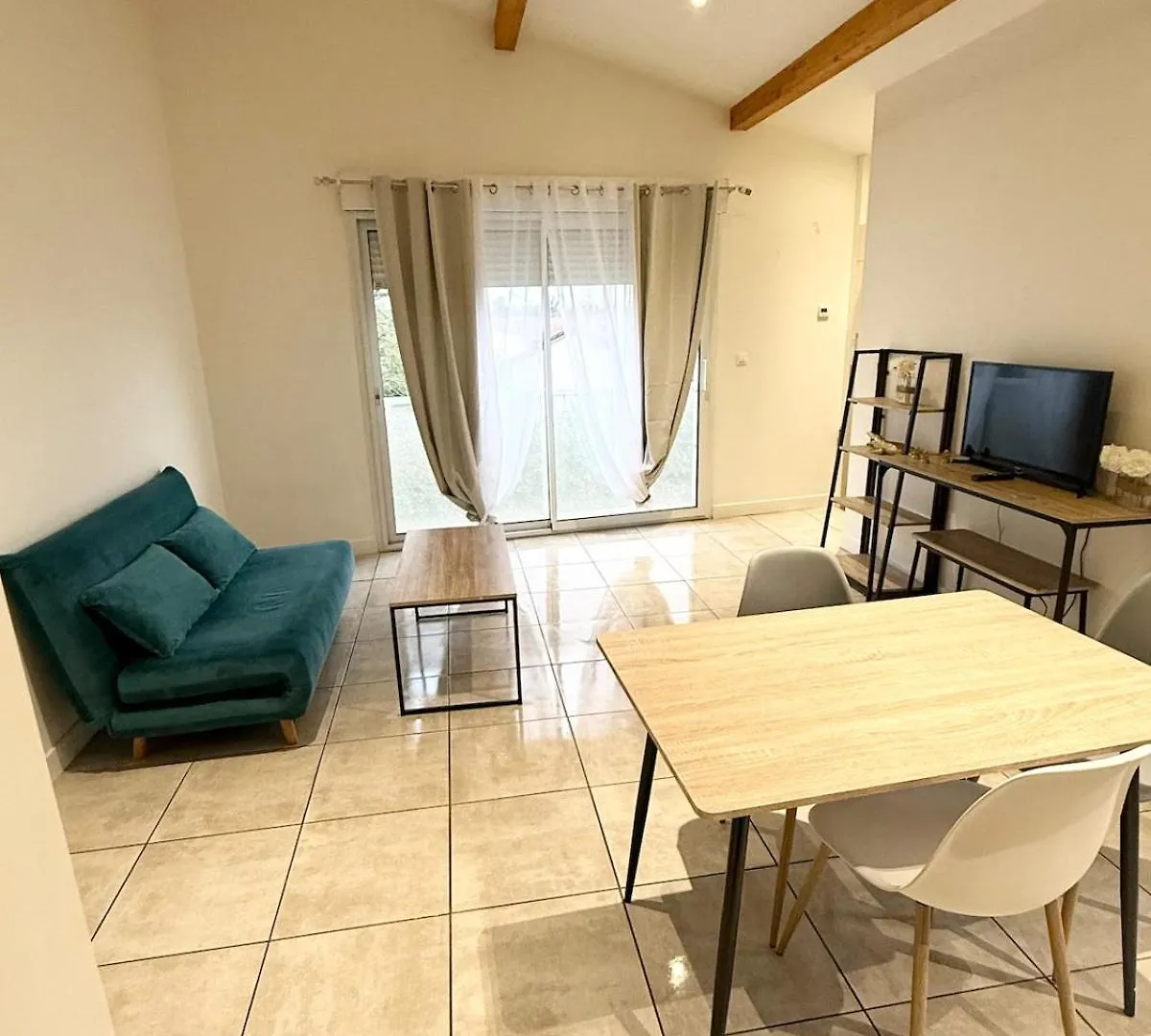 T2 Etage Lumineux A Leyment Apartment 0*,  France
