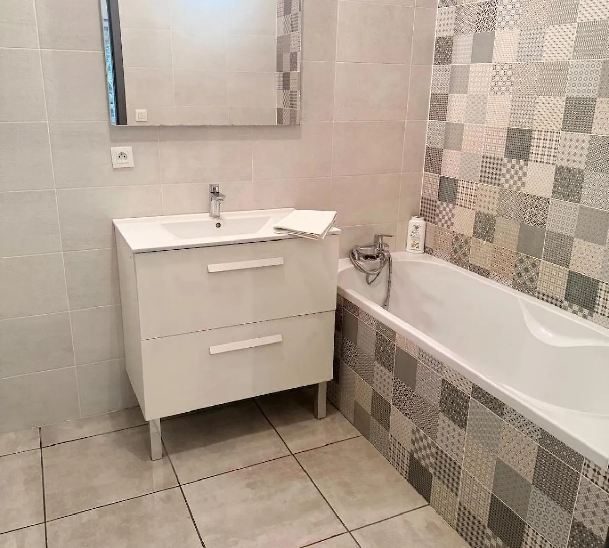 T2 Etage Lumineux A Leyment Apartment